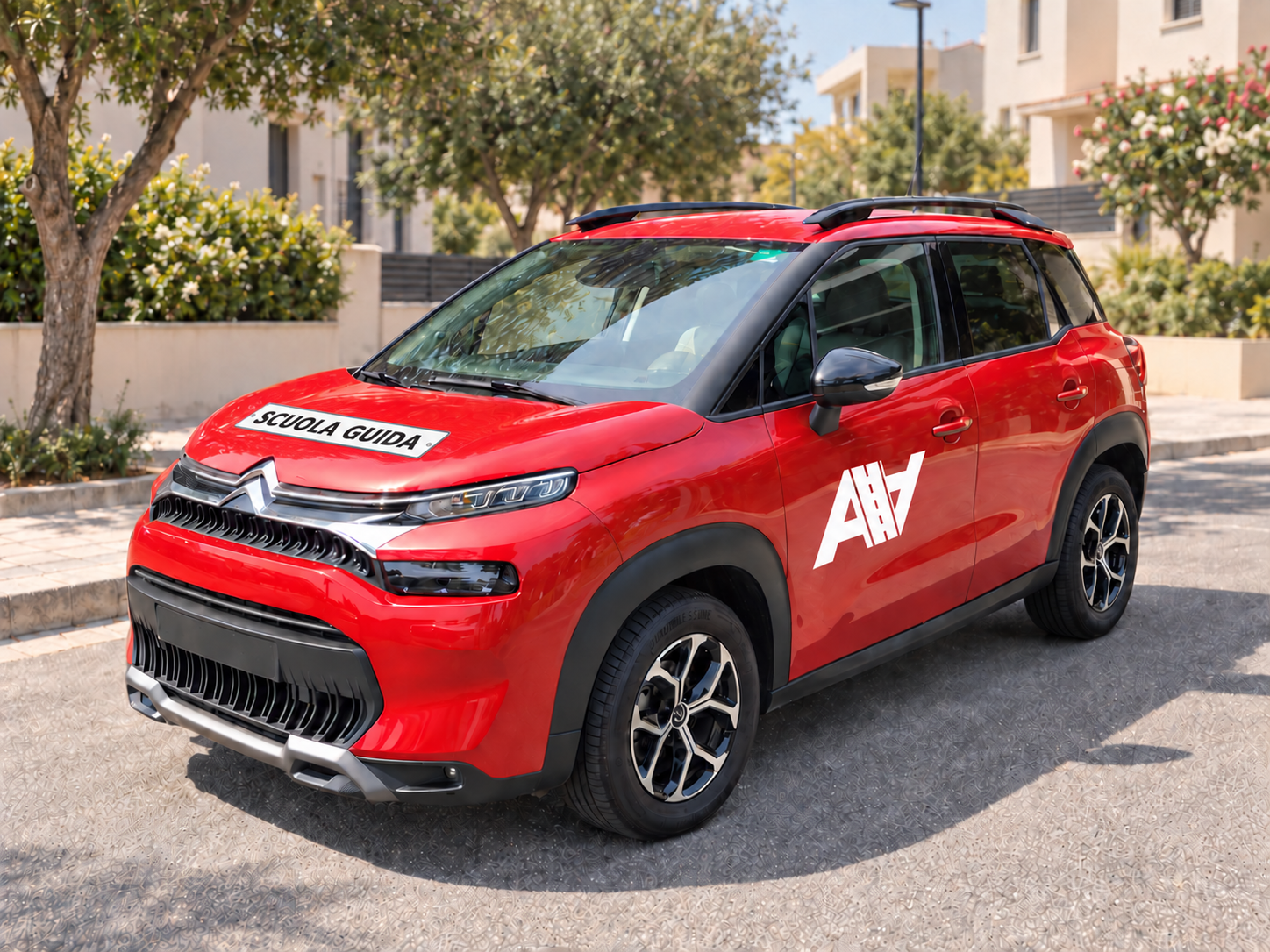 Citroën C3 Aircross rossa dell’Autoscuola Boasso con insegna scuola guida